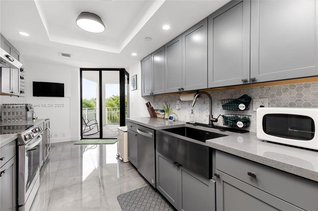 1000 Quayside Ter 506, Miami, FL 33138