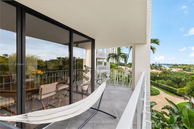 1000 Quayside Ter 506, Miami, FL 33138