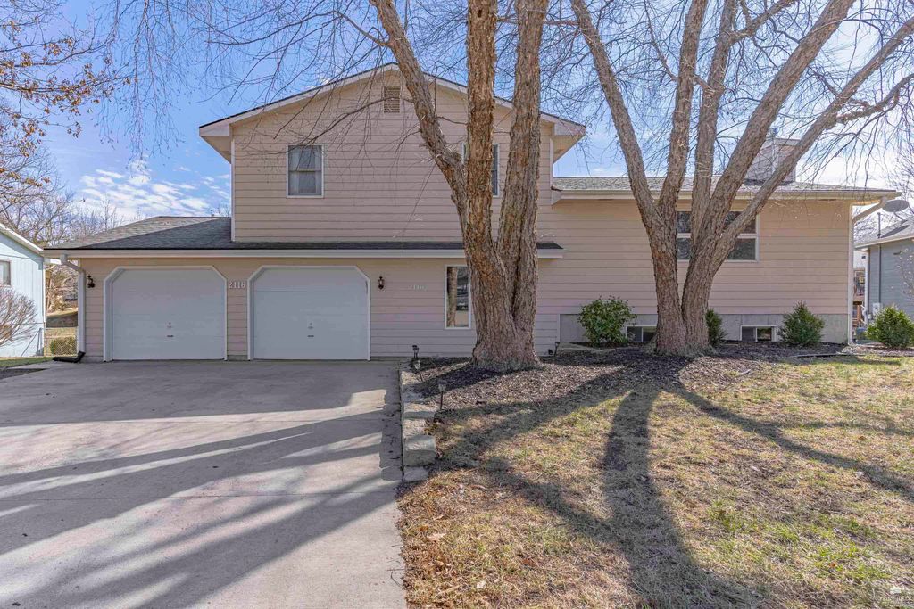 2116 Tamarron Terrace, Manhattan, KS 66502