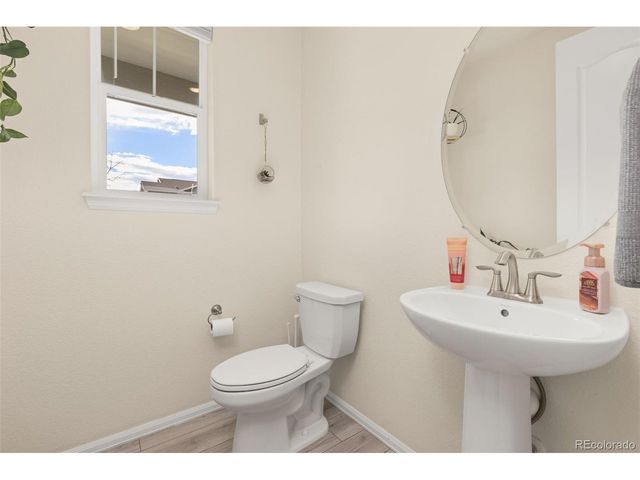 322 N Patsburg St, Aurora, CO 80018