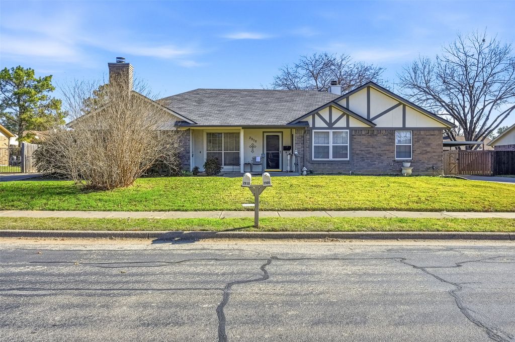 2910 Penny Lane, Euless, TX 76039