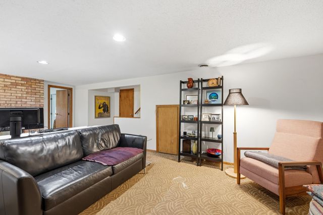 100 Turnpike Road, Golden Valley, MN 55416