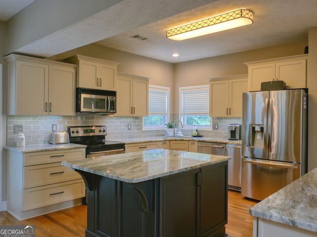 106 Willow Trace, Stockbridge, GA 30281