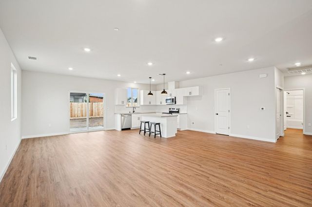 3812 Alexander Cir, Olivehurst, CA 95961