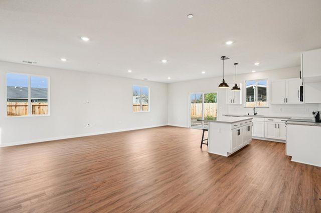 3812 Alexander Cir, Olivehurst, CA 95961