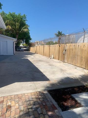 512 Biscayne Drive, West Palm Beach, FL 33401