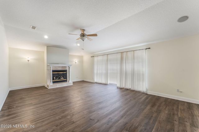12562 ANGEL LAKE Drive W, Jacksonville, FL 32218