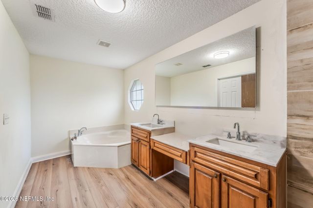 12562 ANGEL LAKE Drive W, Jacksonville, FL 32218