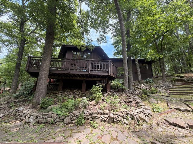 66 High Hill Road, Tuxedo Park, NY 10987