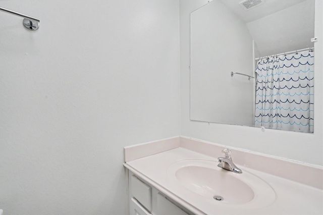 813 Davis Road, League City, TX 77573
