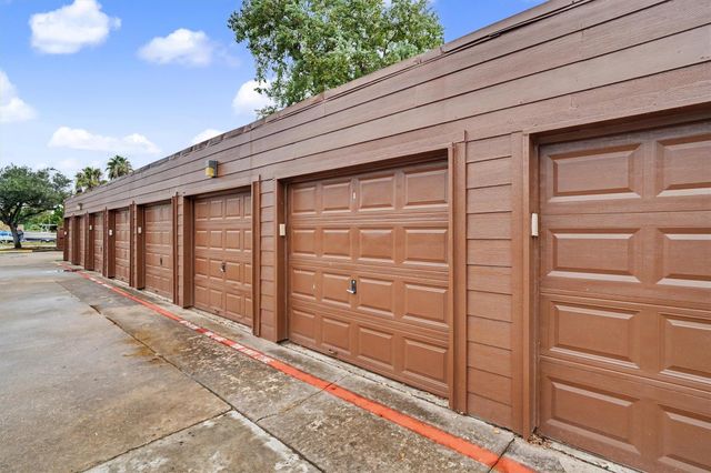 813 Davis Road, League City, TX 77573