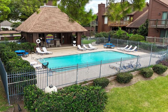 813 Davis Road, League City, TX 77573