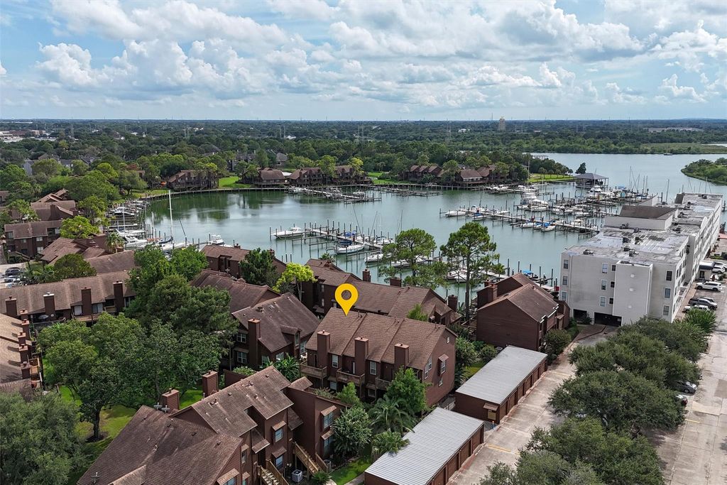 813 Davis Road, League City, TX 77573