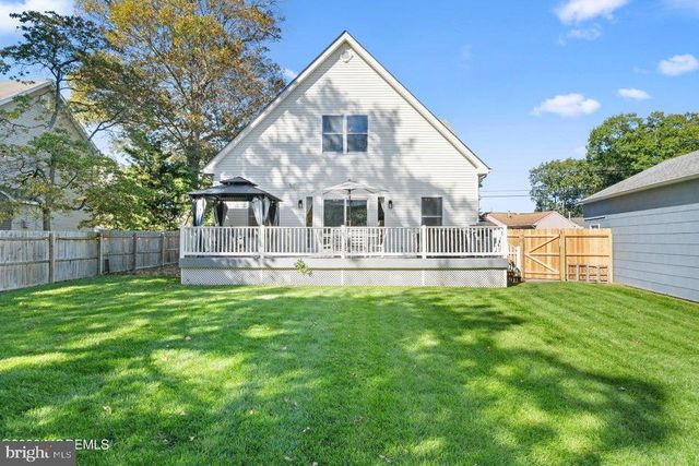 10 PENNSYLVANIA AVE, Waretown, NJ 08758
