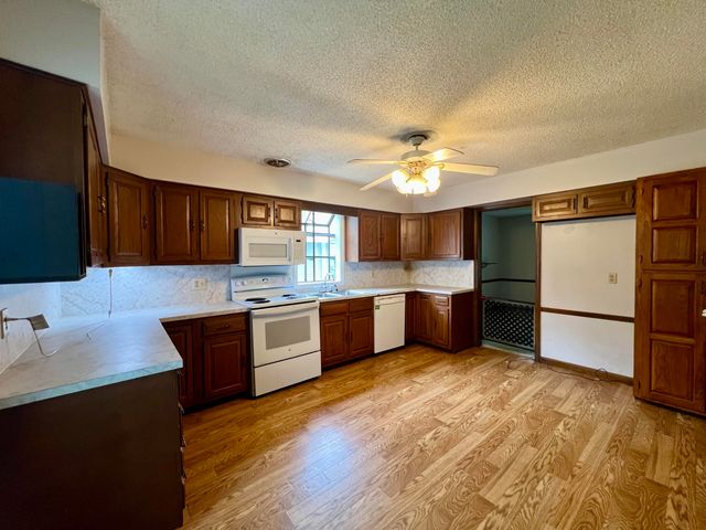 2546 South Brandon Avenue, Springfield, MO 65809