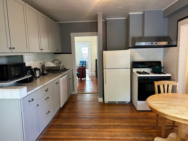 21 Ericsson St 2, Cambridge, MA 02138