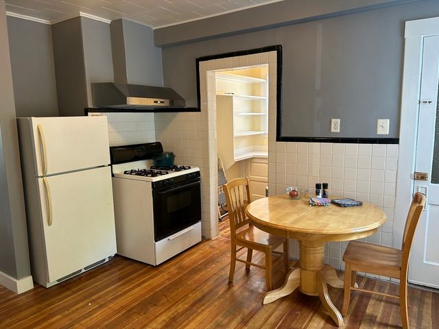 21 Ericsson St 2, Cambridge, MA 02138