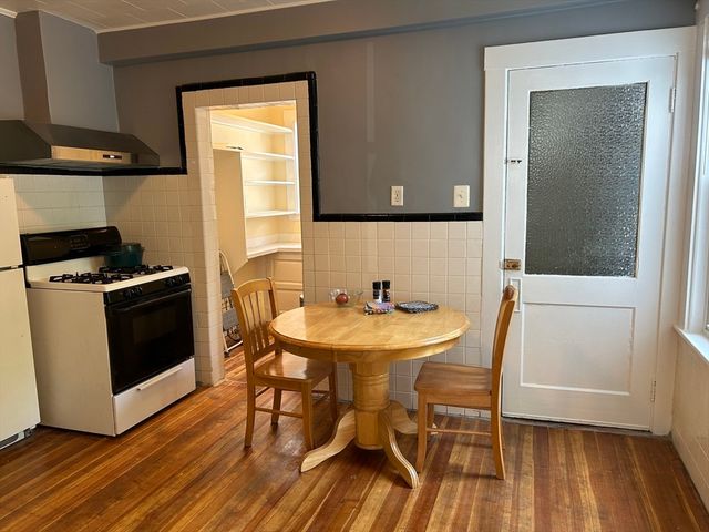 21 Ericsson St 2, Cambridge, MA 02138