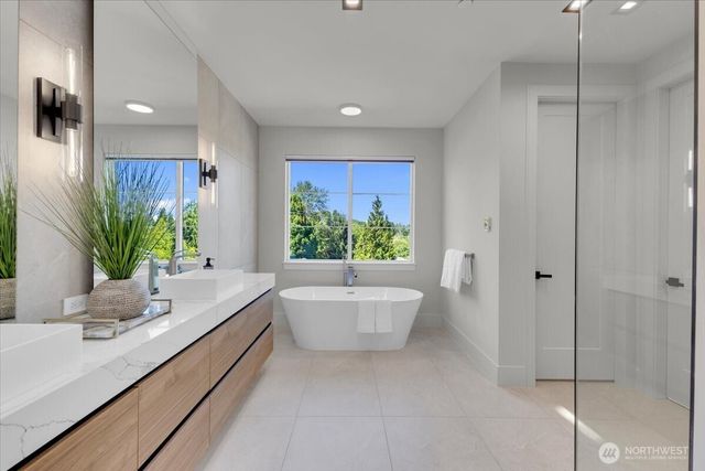 8736 126th Avenue NE, Kirkland, WA 98033