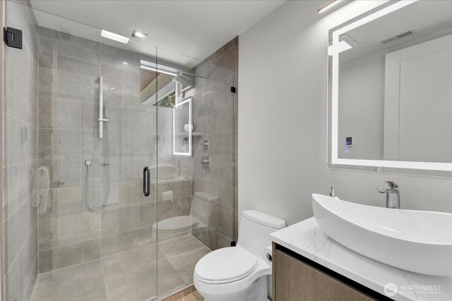 8736 126th Avenue NE, Kirkland, WA 98033