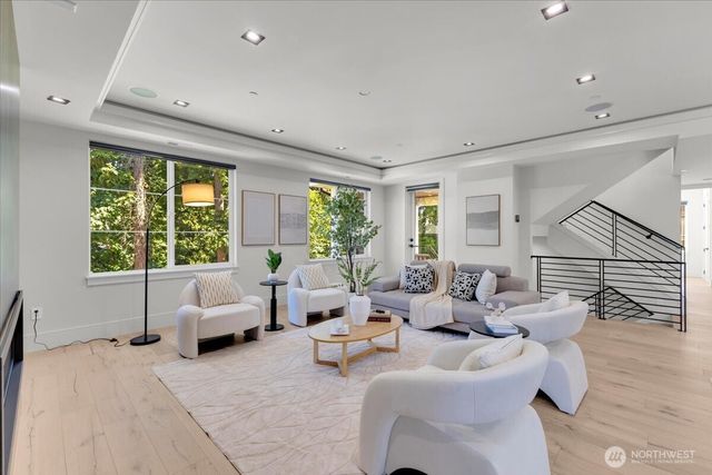 8736 126th Avenue NE, Kirkland, WA 98033