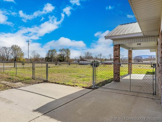 22751 Thompson Lane, Bokoshe, OK 74930