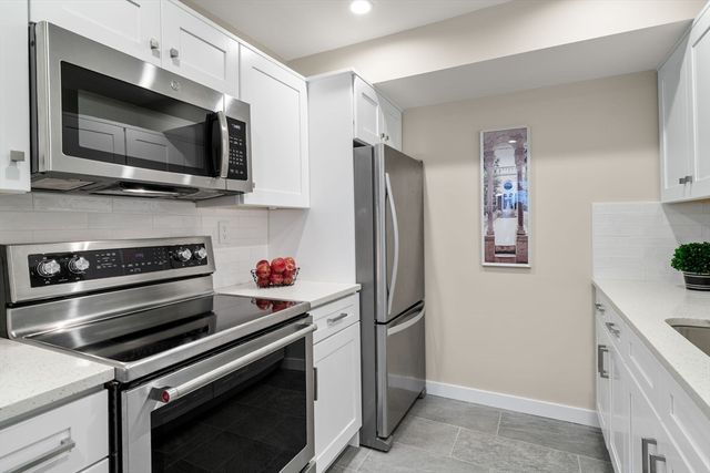 25 Holly Ln 1D, Brookline, MA 02467