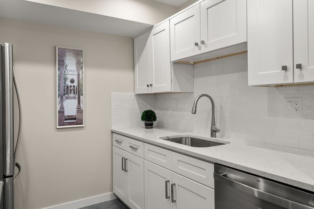 25 Holly Ln 1D, Brookline, MA 02467