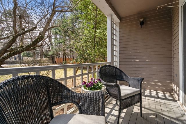 25 Holly Ln 1D, Brookline, MA 02467