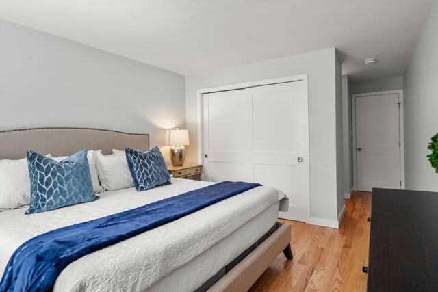 25 Holly Ln 1D, Brookline, MA 02467