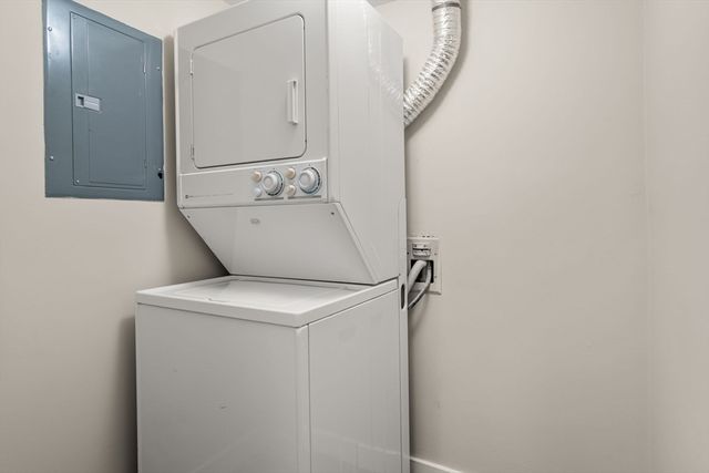 25 Holly Ln 1D, Brookline, MA 02467