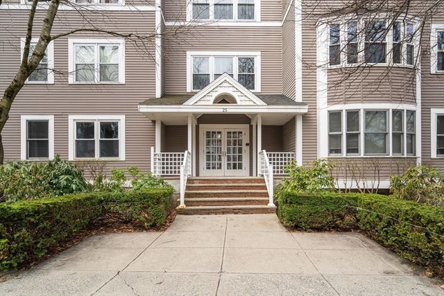 25 Holly Ln 1D, Brookline, MA 02467