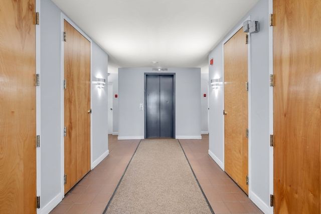 25 Holly Ln 1D, Brookline, MA 02467