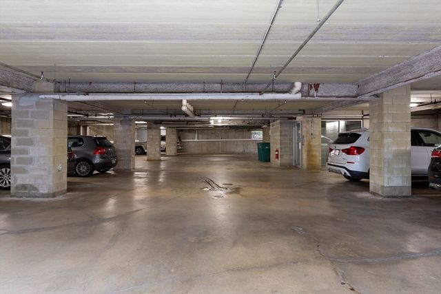 25 Holly Ln 1D, Brookline, MA 02467