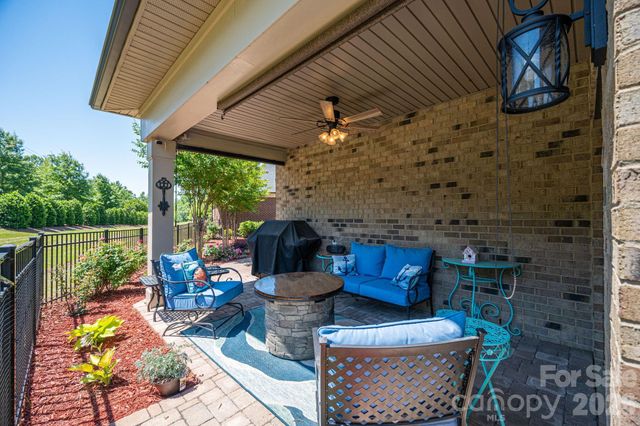 5228 Courtyard Lane, Belmont, NC 28012