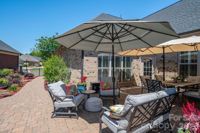 5228 Courtyard Lane, Belmont, NC 28012