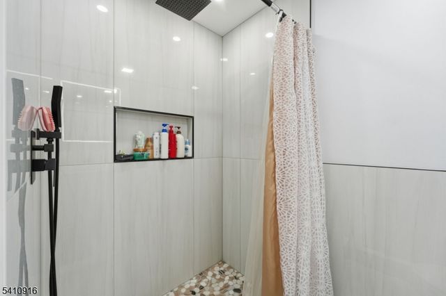 712 N Broad St 3C, Elizabeth City, NJ 07208