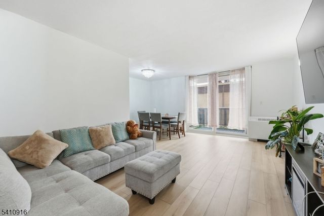 712 N Broad St 3C, Elizabeth City, NJ 07208