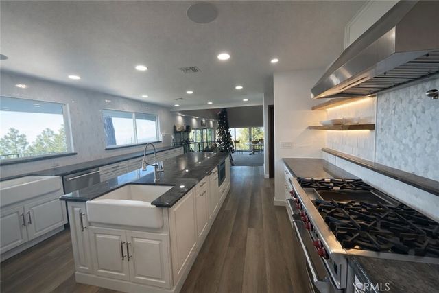 30461 Live Oak, Running Springs, CA 92382