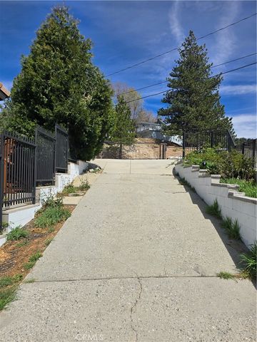 30461 Live Oak, Running Springs, CA 92382