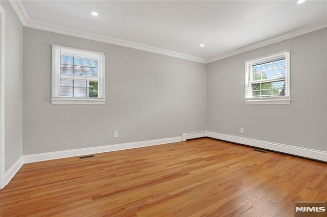 28 1st Street, Wallington, NJ 07057