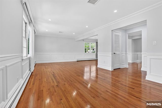 28 1st Street, Wallington, NJ 07057