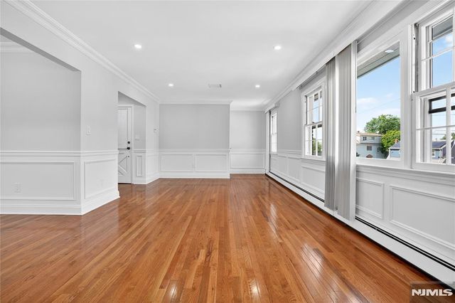 28 1st Street, Wallington, NJ 07057