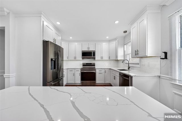 28 1st Street, Wallington, NJ 07057