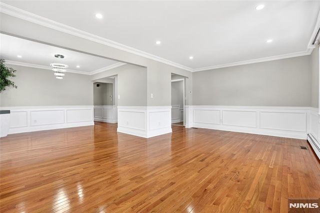 28 1st Street, Wallington, NJ 07057