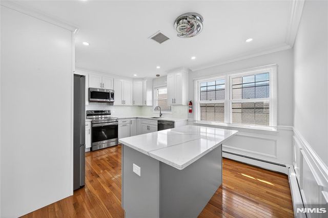 28 1st Street, Wallington, NJ 07057