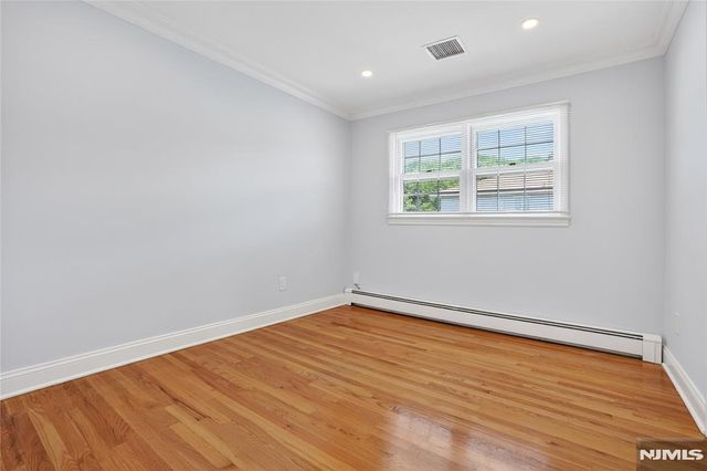 28 1st Street, Wallington, NJ 07057