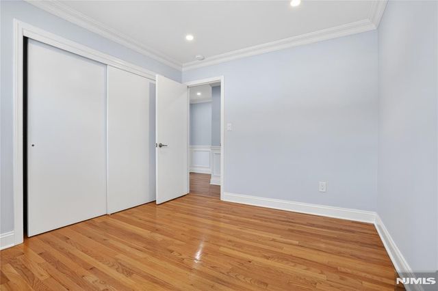28 1st Street, Wallington, NJ 07057