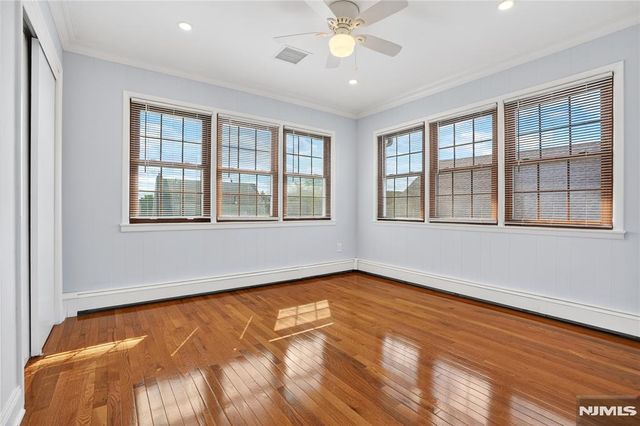 28 1st Street, Wallington, NJ 07057