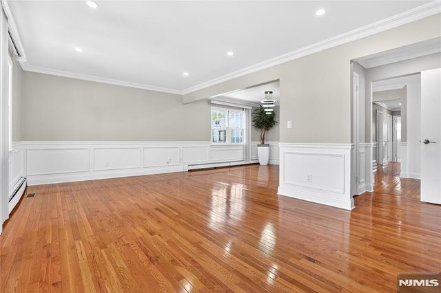 28 1st Street, Wallington, NJ 07057